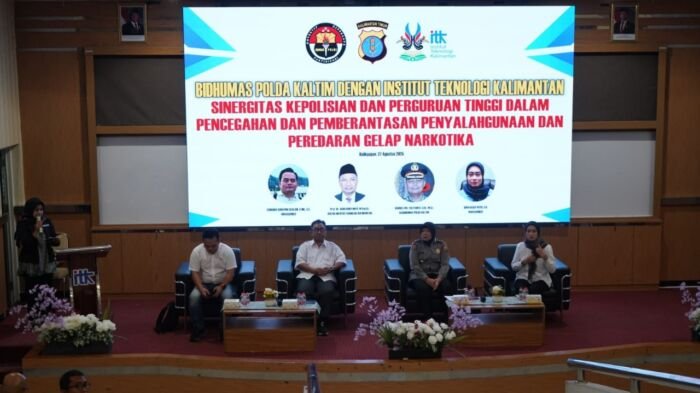 Bidhumas Polda Kaltim menggelar sosialisasi dengan tema Pencegahan dan Pemberantasan Penyalahgunaan serta Peredaran Gelap Narkotika di Aula Auditorium Institut Teknologi Kalimantan (ITK) Balikpapan, Rabu (27/8). Foto: HO/Humas Polda Kaltim