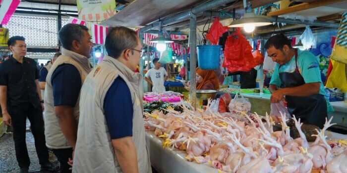 Dalam upaya menjaga stabilisasi pasokan dan harga pangan di Kalimantan Timur, Polda Kaltim melalui Satuan Tugas Pangan (Satgas Pangan) menggelar Gerakan Pangan Murah di pasar tradisional Kota Balikpapan. Foto: HO/Humas Polda Kaltim