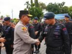 Kapolda Kaltim Irjen Pol. Endar Priantoro, S.H., S.I.K., C.F.E., M.H., pimpin apel pelepasan personel Satuan Brimob Polda Kaltim yang akan diberangkatkan untuk tugas Bantuan Kendali Operasi (BKO) ke Jakarta, pada Sabtu (30/8/2025). Foto: HO/Humas Polda Kaltim