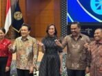 Menteri Pariwisata Widiyanti Putri Wardhana (tengah) menandatangani nota kesepahaman (MoU) bersama empat kementerian/lembaga dalam rangka memperkuat sektor pariwisata nasional di Jakarta, Rabu (13/8/2025). FOTO : ANTARA/Hreeloita Dharma Shanti