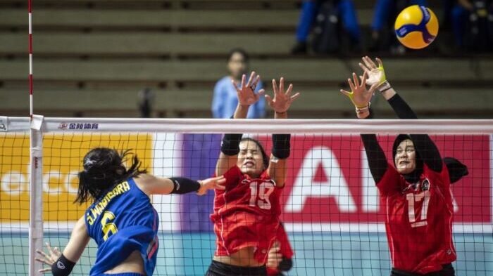 Timnas Voli Putri Indonesia saat menghadapi Thailand di SEA Games 2023. Foto: ANTARA/M Agung Rajasa/YU