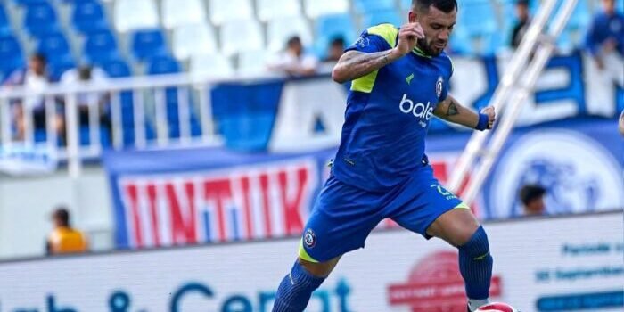 Arema FC vs PSBS Biak di pekan pertama laga BRI Super League (11/8/2025). Foto: Instagram/@aremaofficial