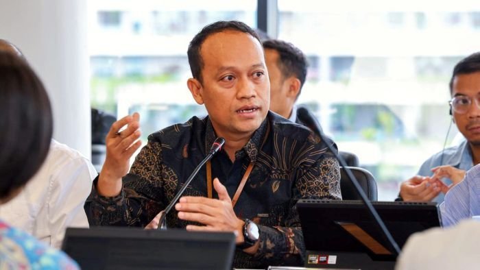 Moderator diskusi Jayadi (Direktur Pembangunan Indonesia Barat, Kemen PPN/Bappenas) memandu jalannya diskusi antara JICA, Bappenas dan OIKN. Foto: HO/Humas Otorita IKN
