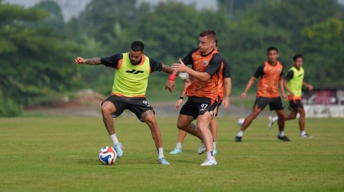 Momen latihan para pemain Persija Jakarta. Foto: HO/Dok. persija.id