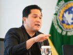 Ketua Umum PSSI, Erick Thohir, memberikan apresiasi tinggi kepada pemerintah yang mendukung penuh proses naturalisasi pemain muda berbakat, Miliano Jonathans. Foto: HO/pssi.org