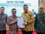 Badan Pemeriksa Keuangan Republik Indonesia (BPK RI) Perwakilan Provinsi Banten memulai pemeriksaan dengan mengadakan Entry Meeting. Pemeriksaan ini berfokus pada pengelolaan Pendapatan Asli Daerah (PAD) Provinsi Banten dan operasional PT Bank Banten (Perseroda) Tbk untuk tahun 2024 hingga Triwulan III 2025. Acara tersebut diselenggarakan di Pendopo Gubernur Banten, Kota Serang. Foto: ANTARA/HO-Pemprov Banten