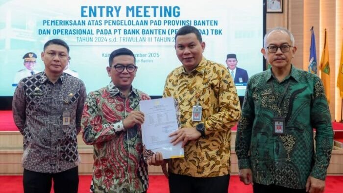 Badan Pemeriksa Keuangan Republik Indonesia (BPK RI) Perwakilan Provinsi Banten memulai pemeriksaan dengan mengadakan Entry Meeting. Pemeriksaan ini berfokus pada pengelolaan Pendapatan Asli Daerah (PAD) Provinsi Banten dan operasional PT Bank Banten (Perseroda) Tbk untuk tahun 2024 hingga Triwulan III 2025. Acara tersebut diselenggarakan di Pendopo Gubernur Banten, Kota Serang. Foto: ANTARA/HO-Pemprov Banten Badan Pemeriksa Keuangan Republik Indonesia (BPK RI) Perwakilan Provinsi Banten memulai pemeriksaan dengan mengadakan Entry Meeting. Pemeriksaan ini berfokus pada pengelolaan Pendapatan Asli Daerah (PAD) Provinsi Banten dan operasional PT Bank Banten (Perseroda) Tbk untuk tahun 2024 hingga Triwulan III 2025. Acara tersebut diselenggarakan di Pendopo Gubernur Banten, Kota Serang. Foto: ANTARA/HO-Pemprov Banten