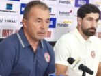 Pada malam Kamis (4/9/2025) di Stadion GBT Surabaya, pelatih Tim Nasional Lebanon Miodrag Radoluvic dan pemainnya Ahmad Kheir El Dine menghadiri konferensi pers untuk acara FIFA Match Day. Foto: ANTARA/Naufal Ammar Imaduddin