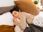 Ilustrasi. Tidur bisa picu naikan berat badan. Foto: Freepik