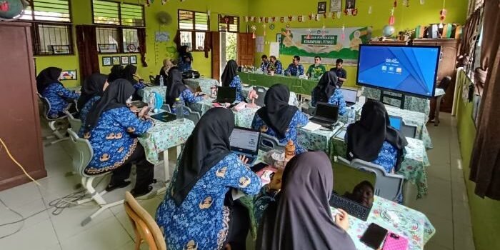 Apical menyelenggarakan pelatihan peningkatan kapasitas bagi guru di SDN 007 Penajam, Kabupaten Penajam Paser Utara (PPU), Kalimantan Timur pada 17–18 September 2025. Foto: BorneoFlash.com/IST