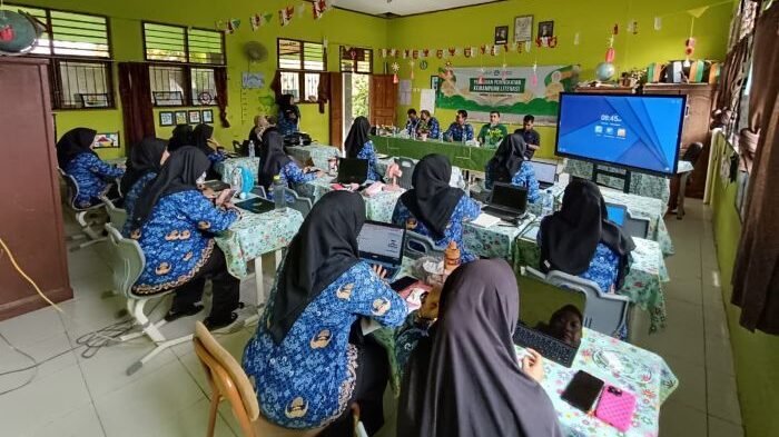 Apical menyelenggarakan pelatihan peningkatan kapasitas bagi guru di SDN 007 Penajam, Kabupaten Penajam Paser Utara (PPU), Kalimantan Timur pada 17–18 September 2025. Foto: BorneoFlash.com/IST