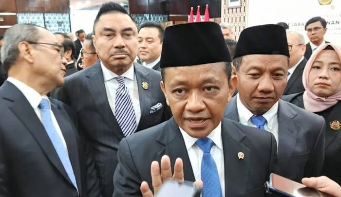 Menteri Energi dan Sumber Daya Mineral (ESDM) Bahlil Lahadalia ditemui usai pelantikan sejumlah Pejabat Tinggi Madya di Kementerian ESDM, Jakarta, Rabu (17/9/2025). FOTO : ANTARA/Muzdaffar Fauzan.