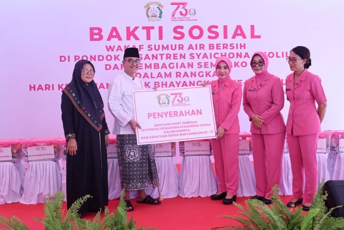 Wujudkan Kepedulian Sosial, Bhayangkari Kaltim Serahkan Bantuan Sembako di Ponpes Samarinda