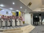Dewan Pembina MTW Masjid Agung At Taqwa, Hj. Nurlena Rahmad Mas’ud saat melantik 33 orang pengurus baru periode 2025–2030, di Aula Rumah Jabatan Wali Kota Balikpapan, pada Senin (29/9/2025). Foto: BorneoFlash/Niken Sulastri