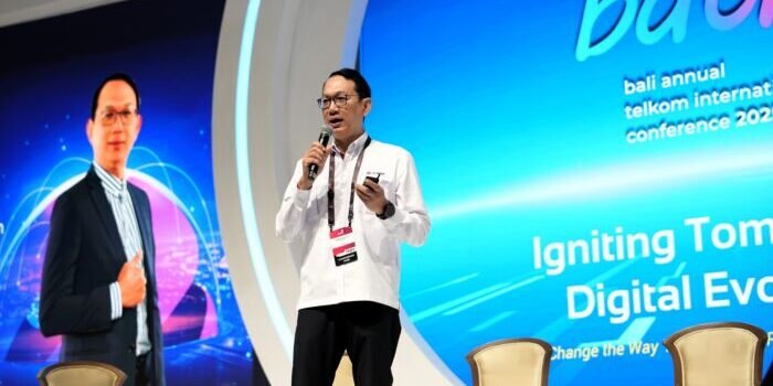 Direktur & Chief Enterprise Strategic Relation Officer XLSMART, Andrijanto Muljono menyampaikan paparan diskusi mengenai Harnessing AI to Drive Innovation and Value in Indonesia’s Digital dalam penyelenggaraan Bali Annual Telkom International Conference (BATIC) 2025 Edisi ke-10 yang digelar di Bali International Convention Center, The Westin Resort, Bali, pada 26–29 Agustus 2025 lalu. Foto: HO/XLSMART