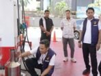 Ditreskrimsus Polda Kaltim melalui Subdit I/Indagsi melaksanakan Sidak pengawasan terhadap sejumlah Stasiun Pengisian Bahan Bakar Umum (SPBU) di Kota Balikpapan, pada Rabu (24/9/2025). Foto: HO/Humas Polda Kaltim