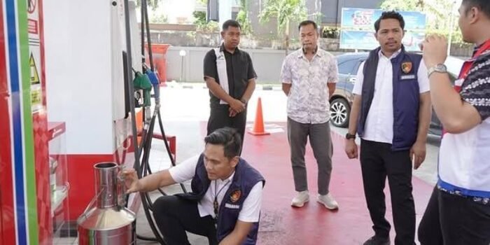Ditreskrimsus Polda Kaltim melalui Subdit I/Indagsi melaksanakan Sidak pengawasan terhadap sejumlah Stasiun Pengisian Bahan Bakar Umum (SPBU) di Kota Balikpapan, pada Rabu (24/9/2025). Foto: HO/Humas Polda Kaltim