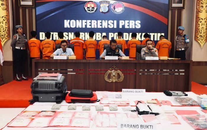 Ditresnarkoba Polda Kaltim Berhasil Ungkap Jaringan Narkoba Antarprovinsi dalam konferensi pers di Balikpapan, pada Selasa (16/09/2025). Foto: BorneoFlash/Agung Putra