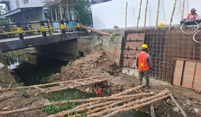 Drainase di kawasan Balikpapan Baru. Proyek Drainase di kawasan Balikpapan Baru. Foto: BorneoFlash/Niken Sulastri