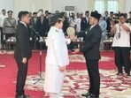 Gubernur Kaltim, Rudy Mas'ud, melantik Angela-Suhuk sebagai Bupati dan Wakil Bupati Mahakam Ulu periode 2025–2030. Foto: BorneoFlash/Nur Ainunnisa