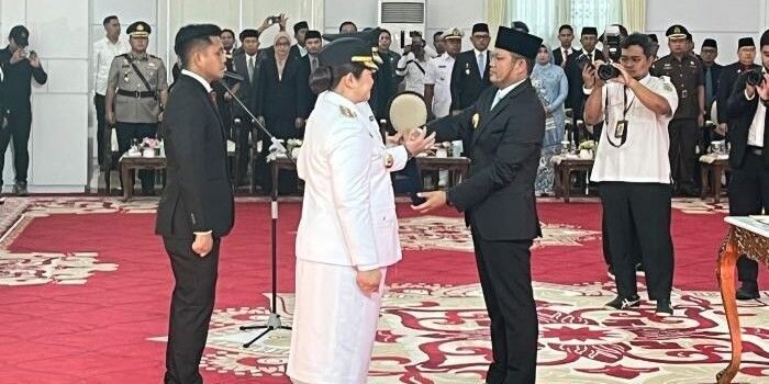 Dilantik Gubernur Kaltim, Angela–Suhuk Resmi Nahkodai Mahulu 2025–2030