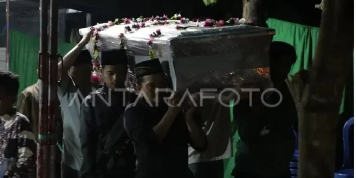 Satu korban longsor PT Freeport dimakamkan di Ponorogo