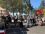Warga Amerika Serikat sedang antre pada festival Indonesia Day dengan tema "Taste of Indonesia" di Tacoma, Washington State yang dibawakan oleh warga dan diaspora Indonesia (20/9/2025). Foto: ANTARA/HO-KJRI Sab Fransisco
