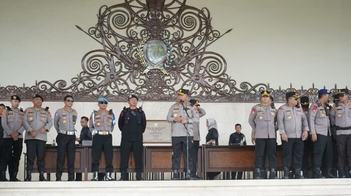 Kapolda Kaltim  Irjen Pol. Endar Priantoro, S.H., S.I.K., C.F.E., M.H., Pimpin Apel Kesiapan Pengamanan Aksi Unjuk Rasa Aliansi Mahakam di DPRD Provinsi Kaltim Jalan Teuku Umar, Kelurahan Loa Bakung, Kecamatan Sungai Kunjang, Kota Samarinda, pada Senin (1/9/2025) pukul 09.40 WITA. Foto: HO/Humas Polda Kaltim