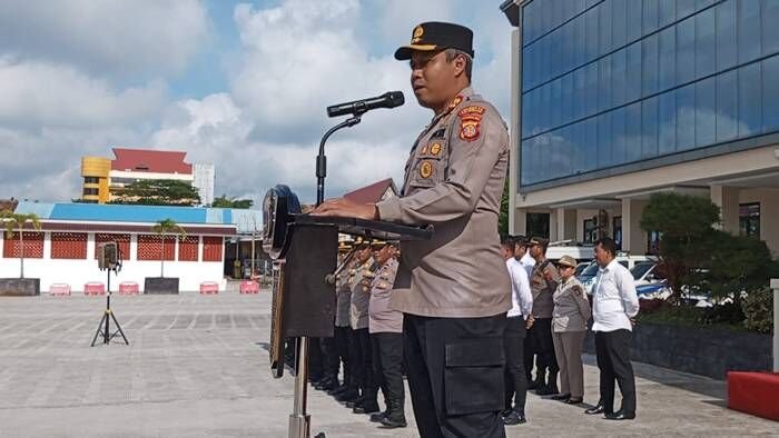 Wakapolresta Hendik EB menekankan pentingnya profesionalisme dalam menjalankan tugas. Ia mengingatkan para personel untuk selalu bertugas secara profesional dan proporsional, sejalan dengan kemajuan era digitalisasi. FOTO: BorneoFlash.com/Agung Putra.