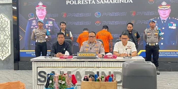Kapolresta Samarinda, Kombes Pol Hendri Umar, saat memberikan keterangan pers terkait penangkapan dua aktor intelektual bom molotov di Unmul. Foto: BorneoFlash/Nur Ainunnisa