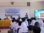 Kelas Inspirasi PHM Mengajar bertema “Next Level You: Bekal Rahasia Menaklukkan Dunia setelah Sekolah”, di SMAN 1 Balikpapan, pada Senin (8/9/2025). Foto: HO/PHM