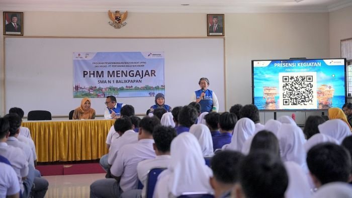 Kelas Inspirasi PHM Mengajar bertema “Next Level You: Bekal Rahasia Menaklukkan Dunia setelah Sekolah”, di SMAN 1 Balikpapan, pada Senin (8/9/2025). Foto: HO/PHM