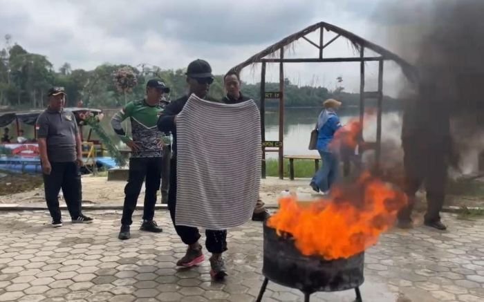 kelurahan Karang Rejo Latih Warga Hadapi Bencana, Dari Teori hingga Simulasi Padamkan Api