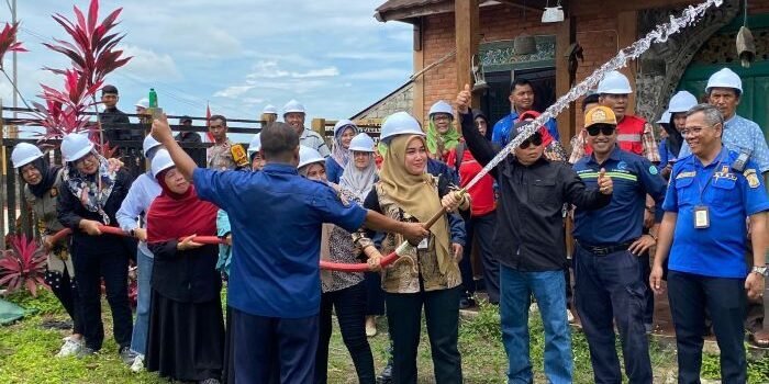 Kelurahan Mekar Sari bekerja sama dengan TP PKK, BPBD Kota Balikpapan, serta relawan Katana, kelurahan ini menggelar pelatihan kesiapsiagaan bencana, pada Kamis (11/9/2025). Foto: BorneoFlash/Ist