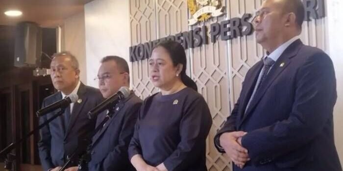 Ketua DPR RI Puan Maharani bersama jajaran Pimpinan DPR RI saat konferensi pers di kompleks parlemen, Jakarta, Selasa (23/9/2025). FOTO : ANTARA/Bagus Ahmad Rizaldi