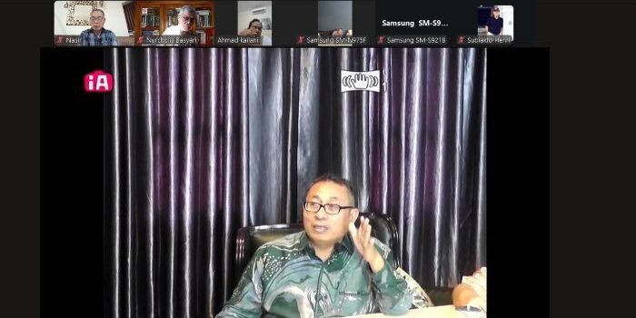 Ketua Umum SMSI Firdaus saat memimpin rapat pengurus harian secara daring melalui aplikasi Zoom, Selasa (2/9/2025). Foto: HO/SMSI Pusat