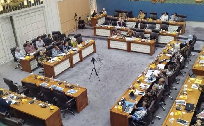 Komisi VII DPR RI menggelar rapat dengan Kementerian UMKM dan Kementerian Ekonomi Kreatif di kompleks parlemen, Jakarta, Kamis (4/9/2025). FOTO : ANTARA/Bagus Ahmad Rizaldi