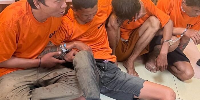 Komplotan Pencuri Makassar Beraksi di Samarinda saat konferensi pers di Mapolresta Samarinda, pada Rabu (17/9/2025). Foto: BorneoFlash/Nur Ainunnisa