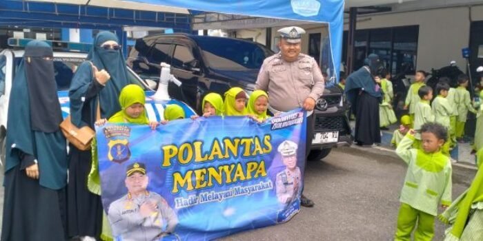 Kunjungan Edukatif Paud Islam Ibnu Umar ke Kantor Satlantas Polresta Balikpapan, pada Rabu (10/9/2025). Foto: HO/ Humas Polresta Balikpapan