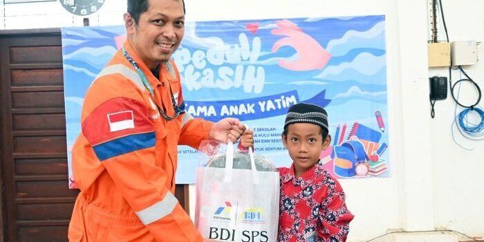 Melalui donasi pekerja, BDI SPS menyalurkan bantuan berupa perlengkapan sekolah—tas, alat tulis, botol minum, dan uang saku—kepada 50 anak yatim dari Kelurahan Sanipah dan Teluk Pamedas, Kecamatan Samboja pada 8 Agustus 2025. Foto: HO/PHM