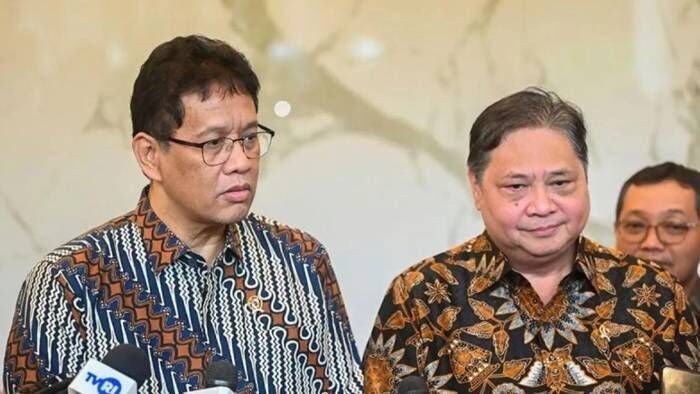 Menko Perekonomian Airlangga Hartarto (kanan) bersama Menteri Keuangan Purbaya Yudhi Sadewa (kiri). FOTO: ANTARA/Rivan Awal Lingga/rwa/pri.