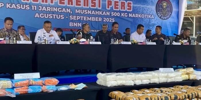 Konferensi pers ungkap kasus 11 jaringan narkotika dan pemusnahan barang bukti periode Agustus hingga September 2025 di Kantor Badan Narkotika Nasional, Jakarta, Senin (15/9/2025). FOTO: ANTARA/Fath Putra Mulya