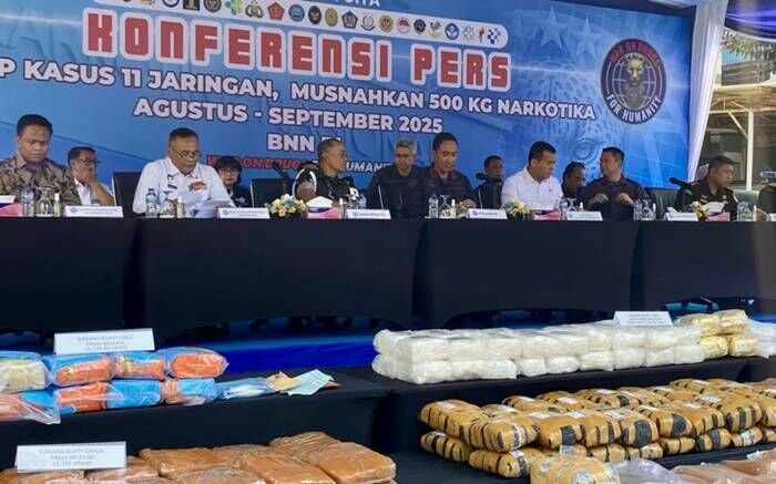 Konferensi pers ungkap kasus 11 jaringan narkotika dan pemusnahan barang bukti periode Agustus hingga September 2025 di Kantor Badan Narkotika Nasional, Jakarta, Senin (15/9/2025). FOTO: ANTARA/Fath Putra Mulya Konferensi pers ungkap kasus 11 jaringan narkotika dan pemusnahan barang bukti periode Agustus hingga September 2025 di Kantor Badan Narkotika Nasional, Jakarta, Senin (15/9/2025). FOTO: ANTARA/Fath Putra Mulya