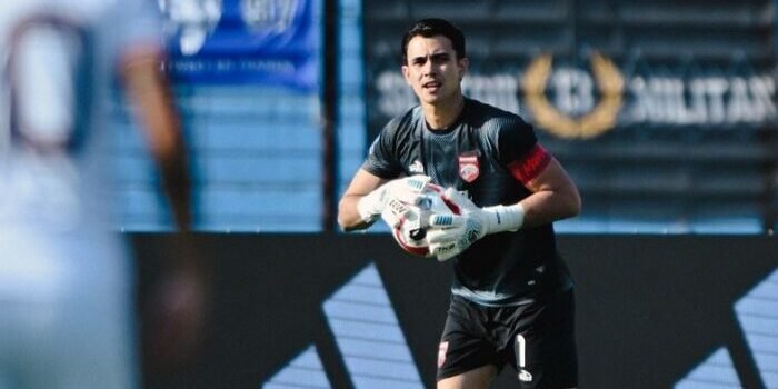 Nadeo Argawinata, penjaga gawang Borneo FC. Foto: Instagram/@borneofc.id