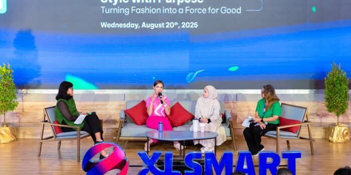 Nadia Mulya (dua dari kiri) dan Cynthia S. Lestari (dua dari kanan), pada sesi EcoFusion Talks, dengan tema Style with Purpose, Turning Fashion into a Force for Good di XLSMART Tower, pada Rabu (20/8/2025). Foto: HO/XLSMART