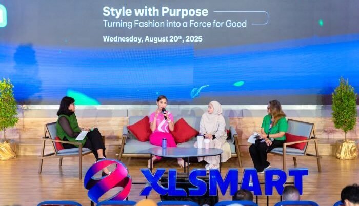 Nadia Mulya (dua dari kiri) dan Cynthia S. Lestari (dua dari kanan), pada sesi EcoFusion Talks, dengan tema Style with Purpose, Turning Fashion into a Force for Good di XLSMART Tower, pada Rabu (20/8/2025). Foto: HO/XLSMART