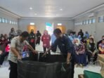 PHSS menyelenggarakan pelatihan tentang replikasi pertanian terpadu berbasis maggot dan budidaya lele bioflok bagi Kelompok Wanita Tani (KWT) yang diikuti oleh 70 peserta di Rumah Maggot Anggana, Desa Sungai Mariam, pada 2 September 2025. Foto: HO/PHSS
