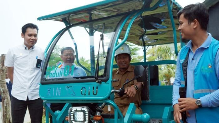 PLN UID Kaltimra mendukung Bank Sampah SPI Balikpapan di SMKN 5 Balikpapan. Foto: HO/PLN UID Kaltimra