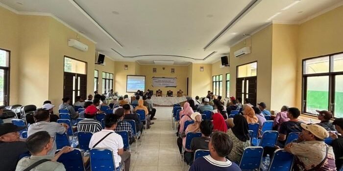 PT PLN (Persero) menyelenggarakan musyawarah terbuka bagi warga dari Desa Bente, Desa Putang, Desa Mendik, Kelurahan Long Kali, dan Desa Jemparing yang terdampak pembangunan Saluran Udara Tegangan Tinggi (SUTT) 150 kV Kuaro – GIS 4 IKN. Foto: HO/PT PLN (P