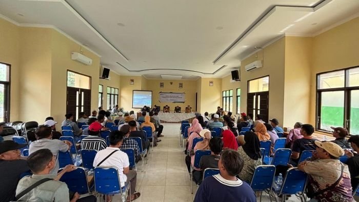 PT PLN (Persero) menyelenggarakan musyawarah terbuka bagi warga dari Desa Bente, Desa Putang, Desa Mendik, Kelurahan Long Kali, dan Desa Jemparing yang terdampak pembangunan Saluran Udara Tegangan Tinggi (SUTT) 150 kV Kuaro – GIS 4 IKN. Foto: HO/PT PLN (Persero)